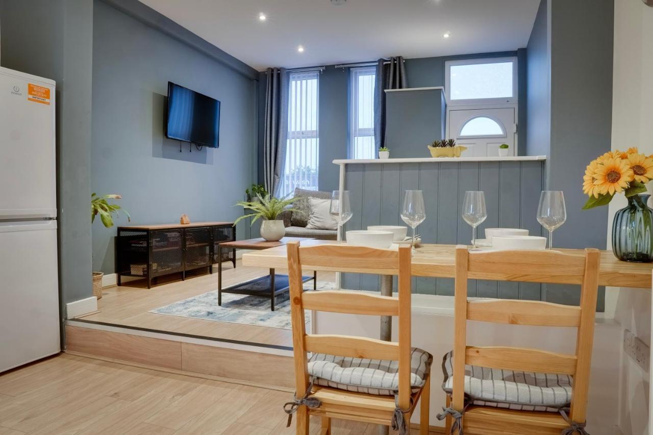 Birkenhead - 2 bedroom house Buitenkant foto