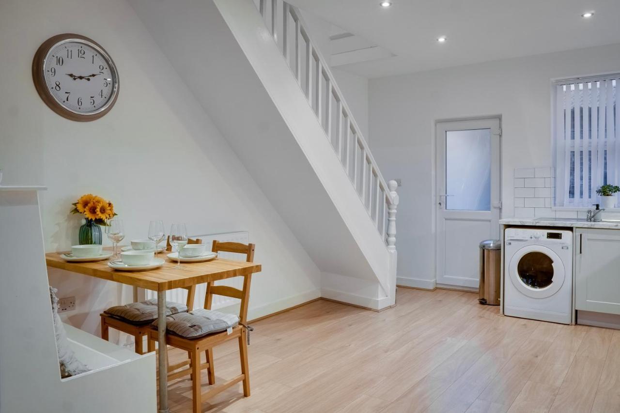 Birkenhead - 2 bedroom house Buitenkant foto