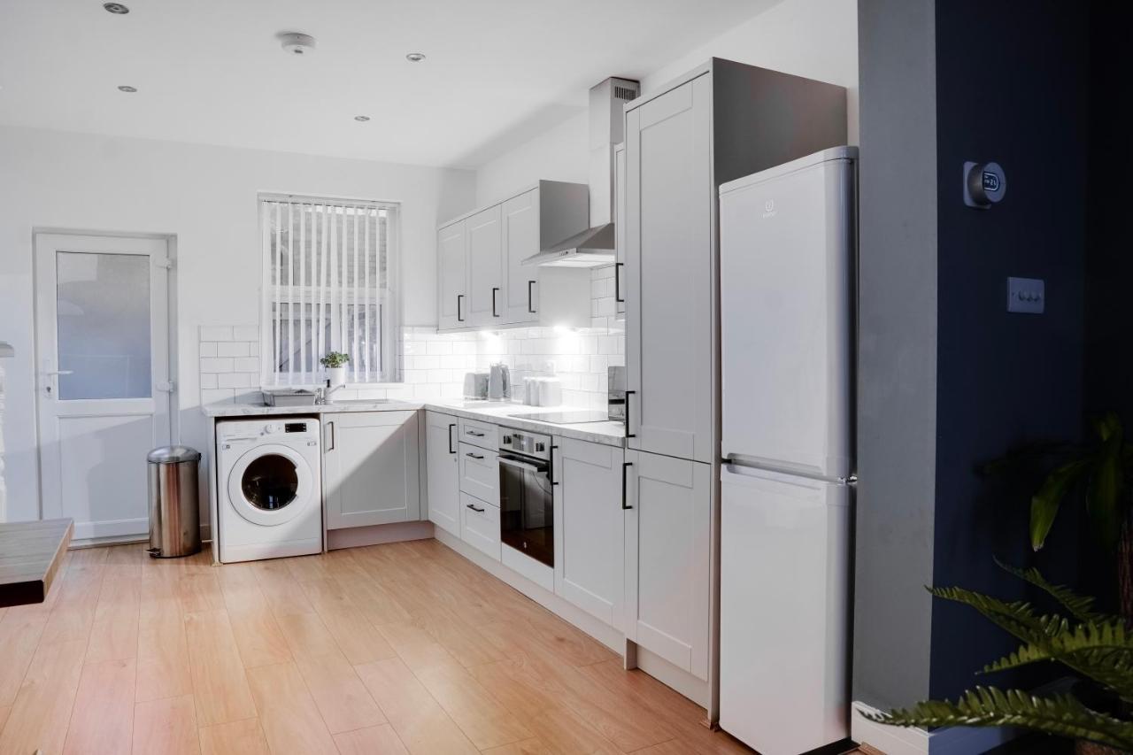Birkenhead - 2 bedroom house Buitenkant foto